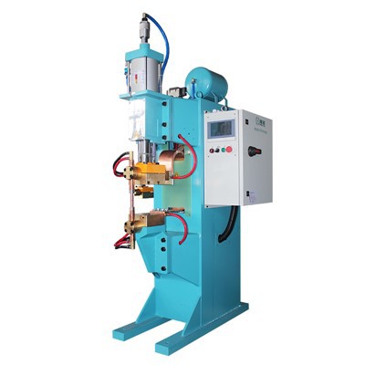 Wie genau ist die Elektrodenausrichtung bei einem Doppelkopf-Punktschweißgerät?